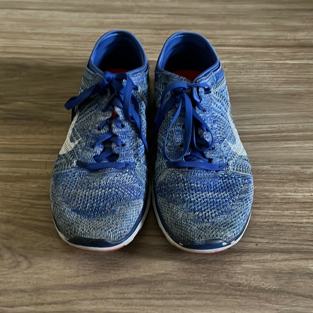 Blue NIKE free tr flyknit shoes size 7.5 (used)